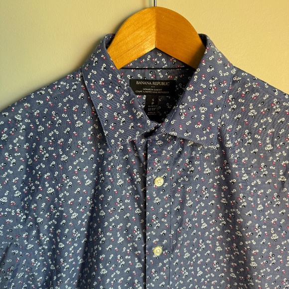 Banana Republic Factory Mens Slim Fit Button Shirt Allover Rose Print Purple Sml - Picture 5 of 14